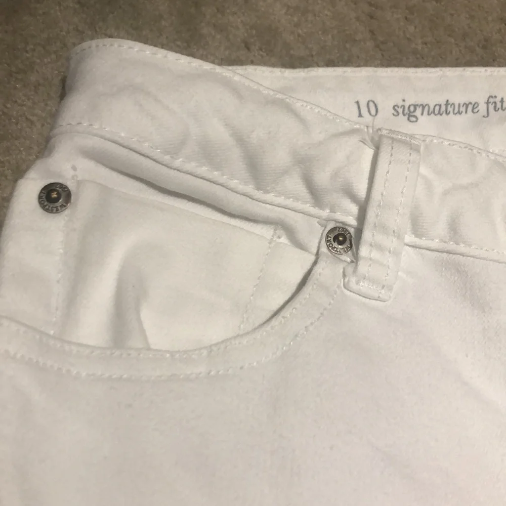 Cute summer white jeans with lace up, rivets at the hem.  Size 10 - Picture 6 of 8